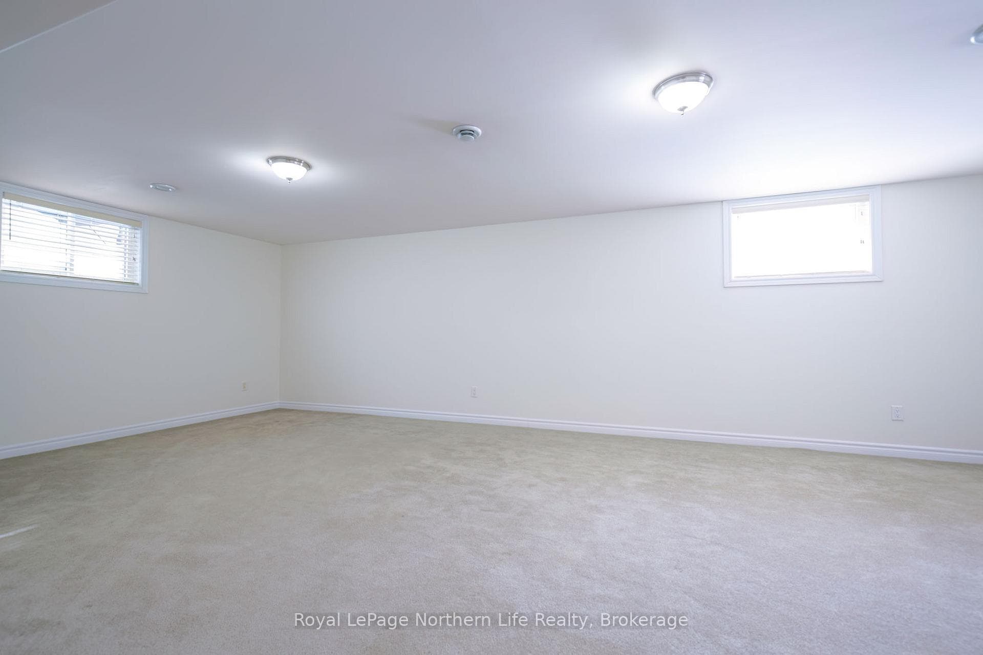 2444 Connaught Avenue photo 33