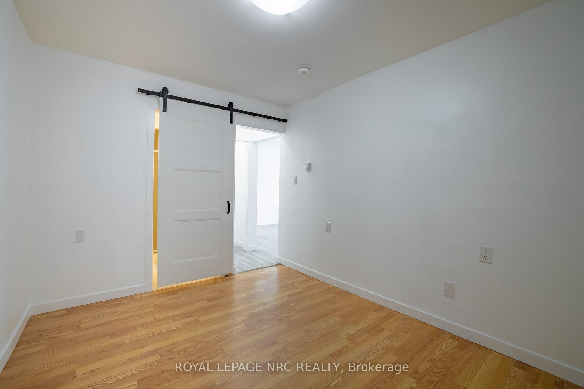 170 Niagara Street photo 9