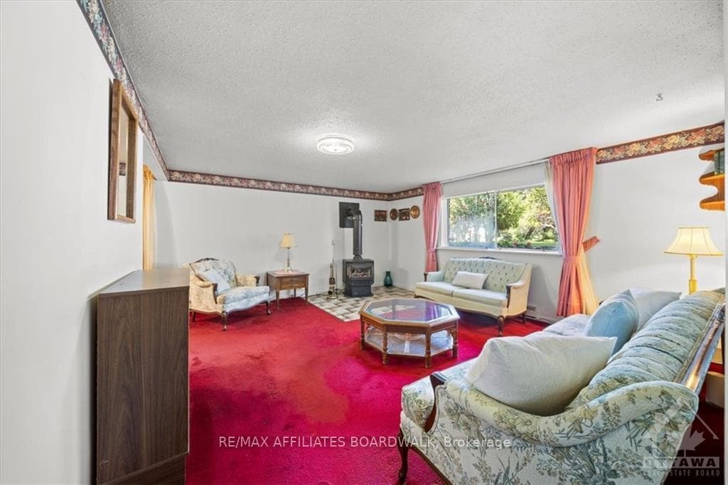 132 MARTIN Street photo 17
