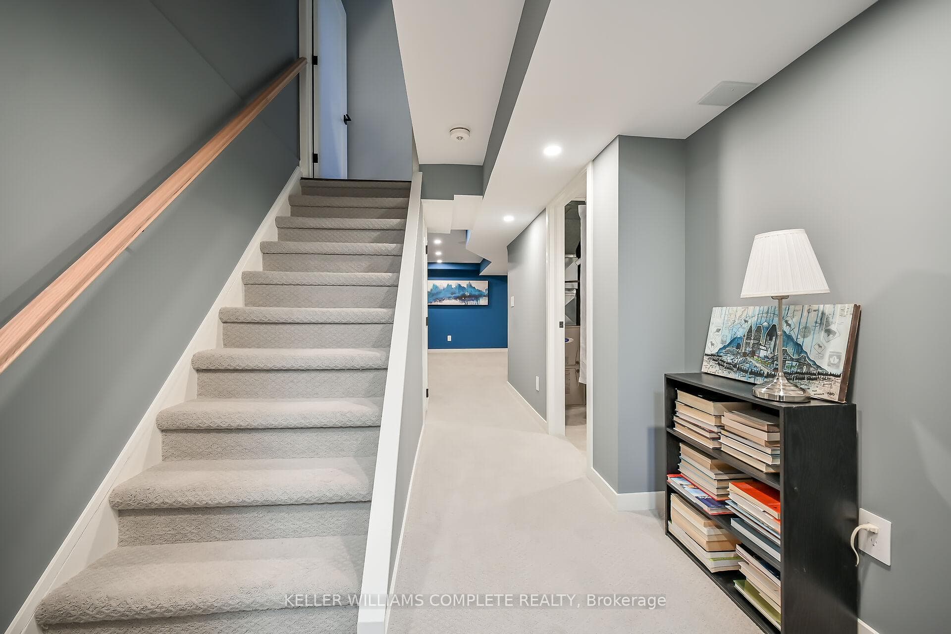 1550 Newlands Crescent Unit 10 photo 32