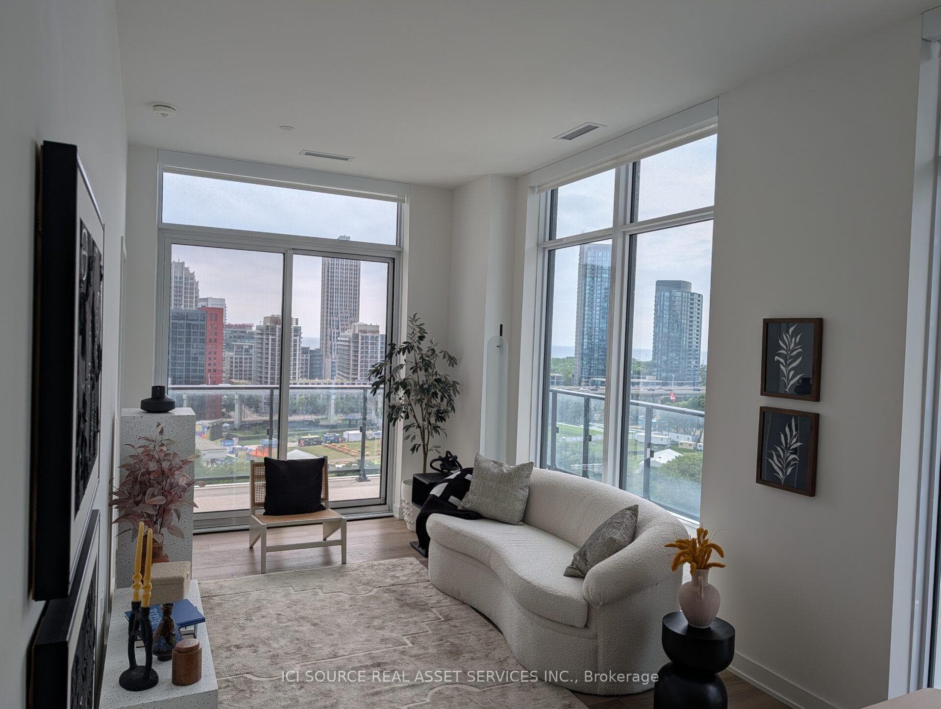 9 Tecumseth Street Unit PH21 photo 6
