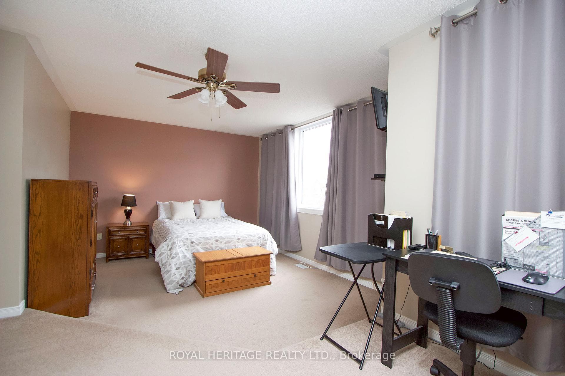92 Booth Crescent photo 11