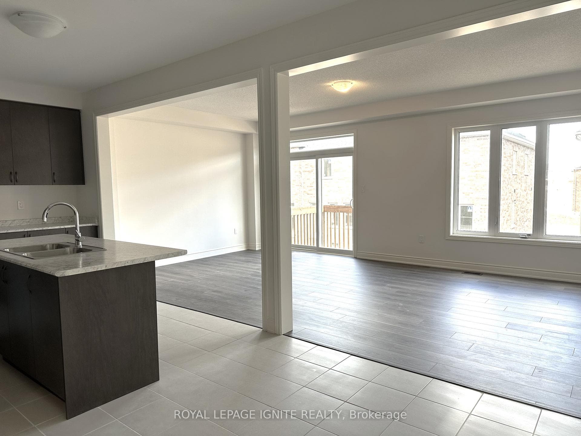 86 Attwater Drive photo 5
