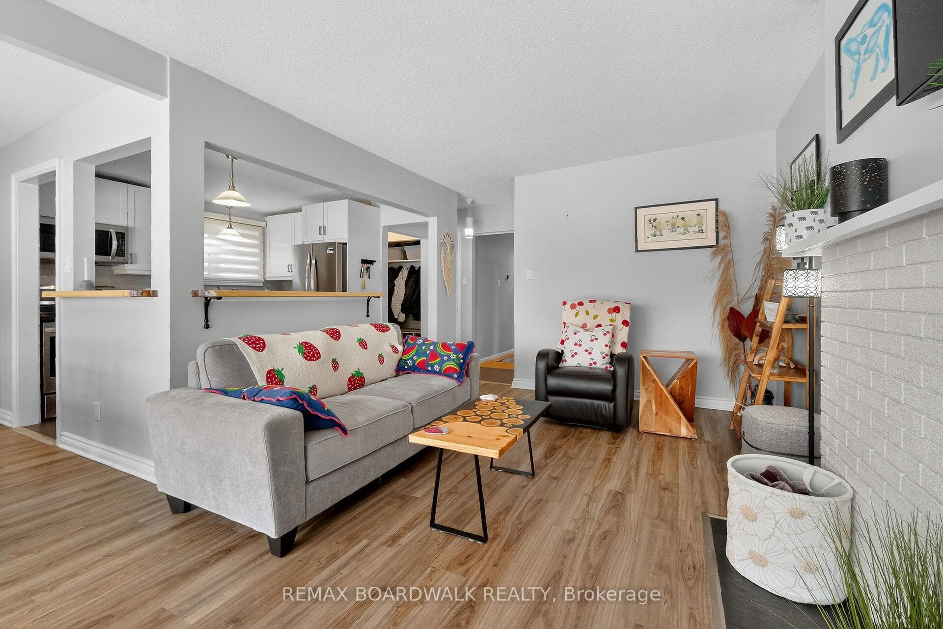 2462 Tupper Avenue photo 11