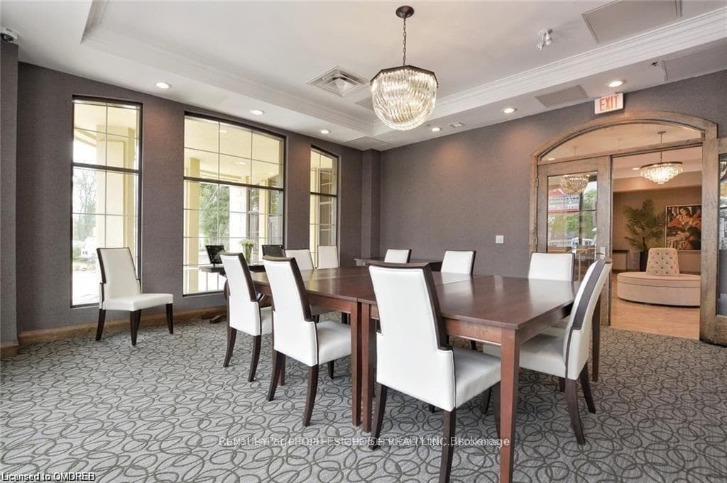 205 Lakeshore Road Unit 303 photo 25