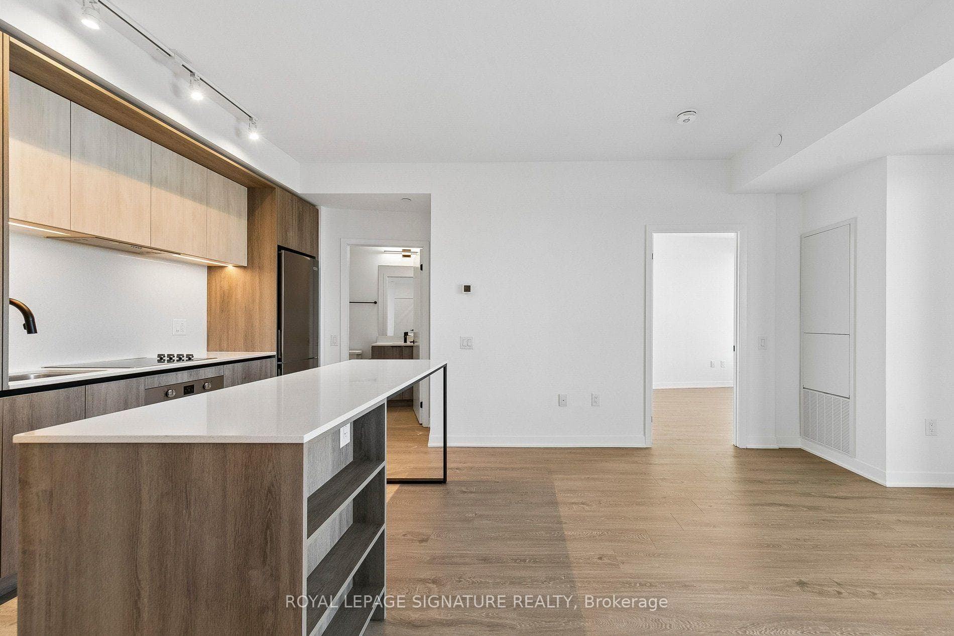2495 Eglinton Avenue Unit 908 photo 6