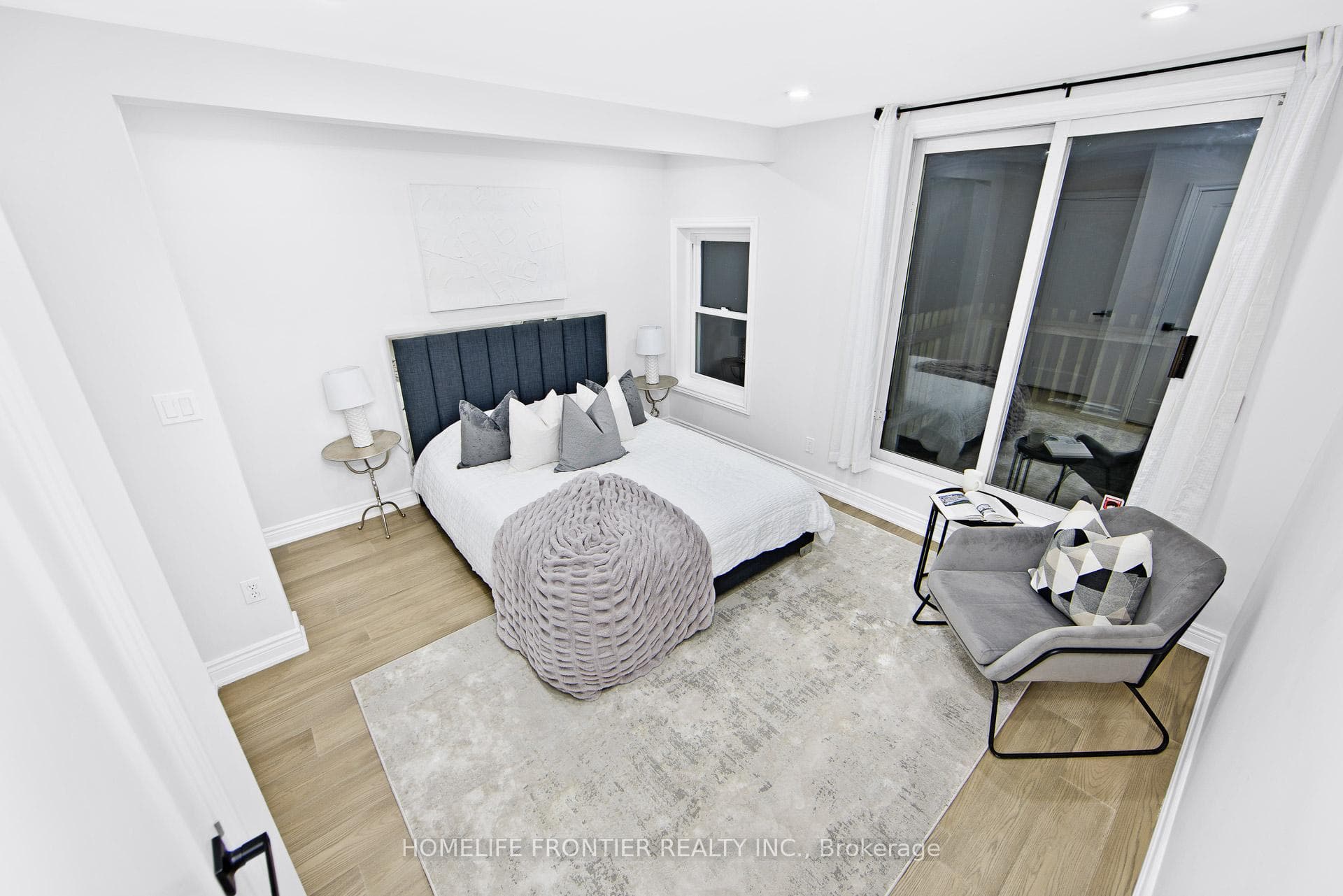 2335 1/2 Gerrard Street photo 10