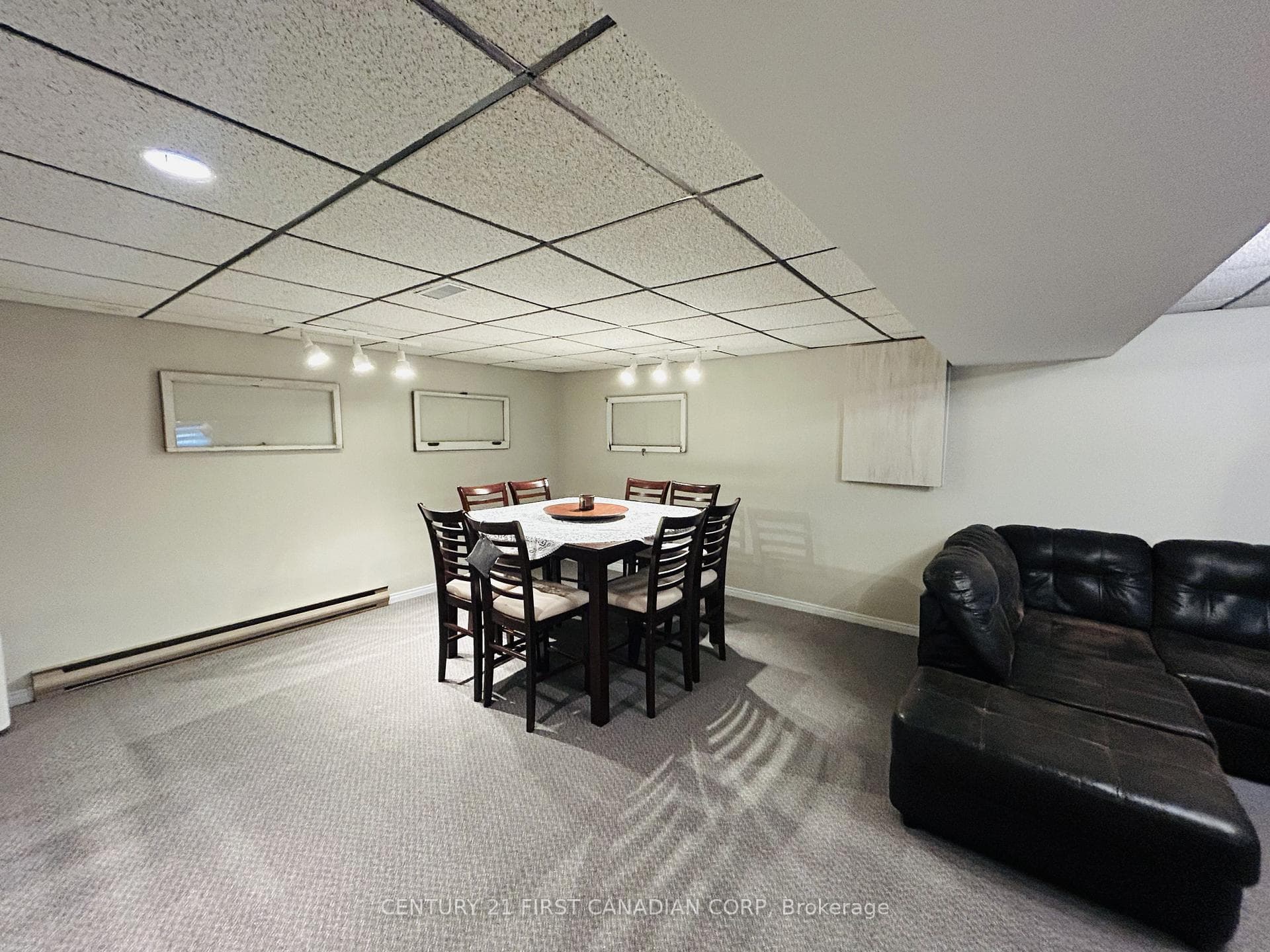 121 WELLINGTON Street photo 28