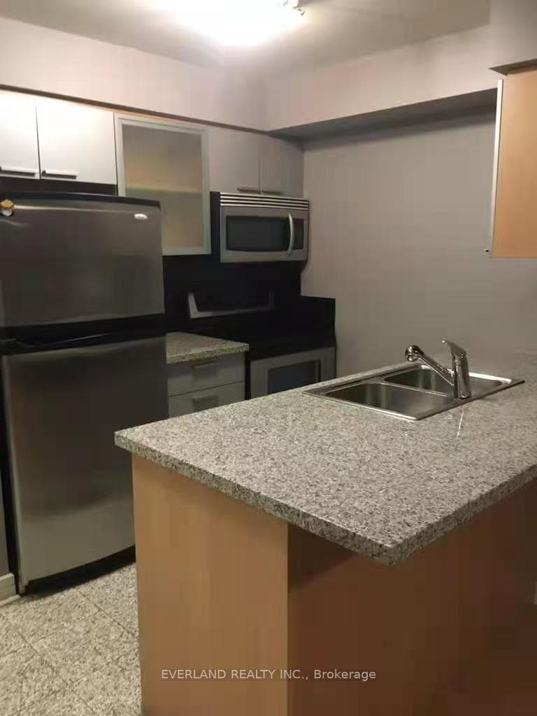 18 Harrison Garden Boulevard Unit 1902 photo 3