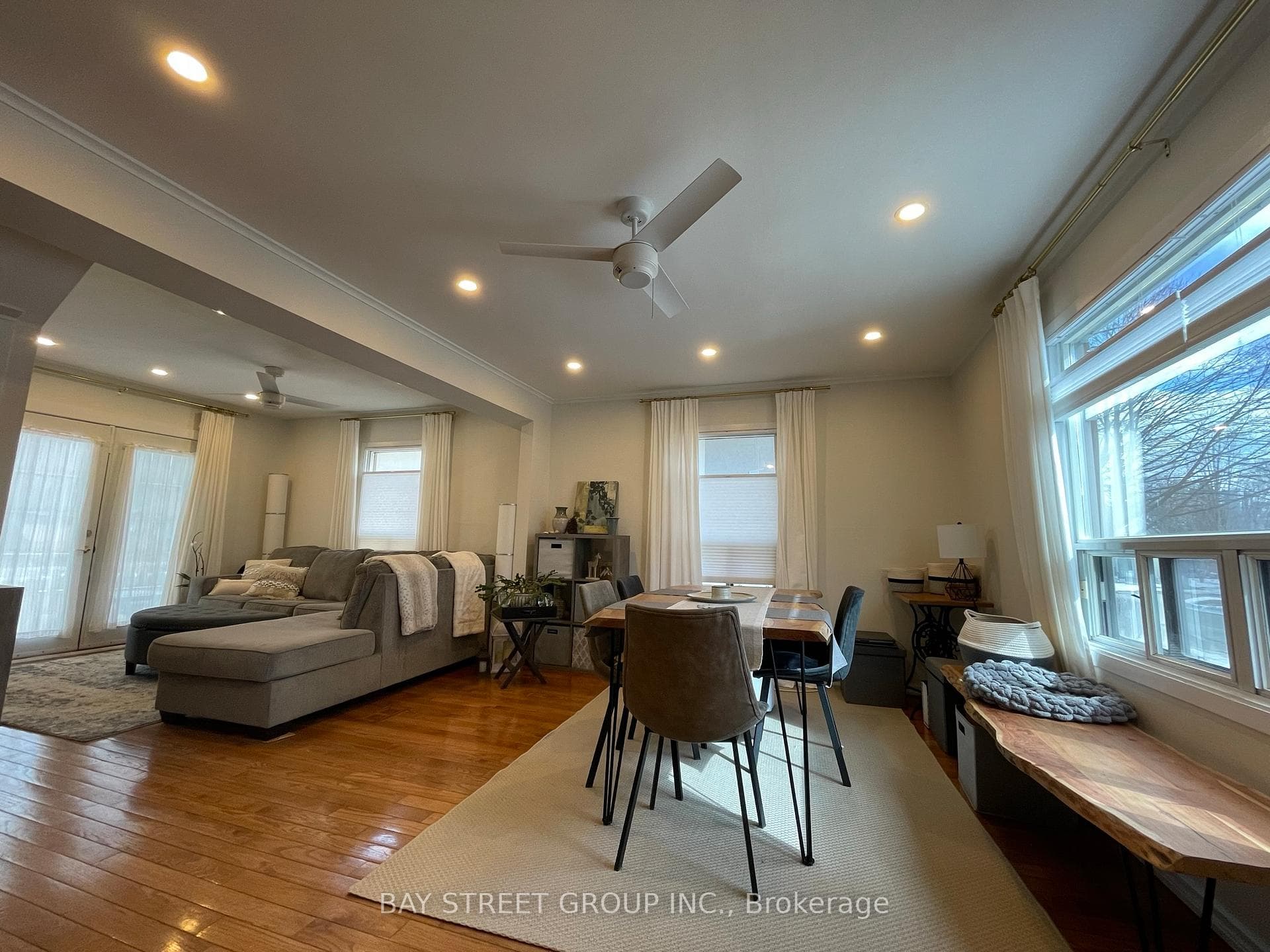 103 Uno Drive photo 2