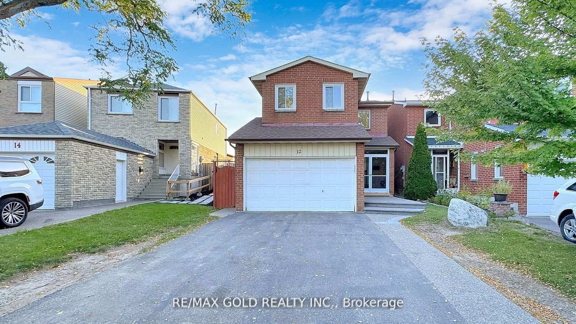 12 Royal Colwood Court photo 1