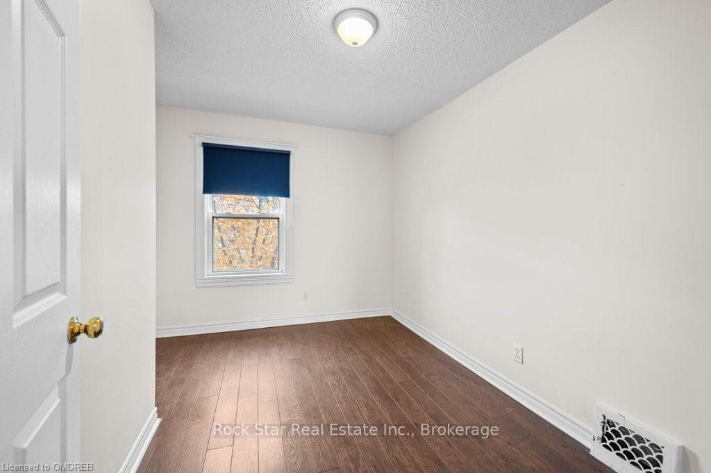 15 MELROSE Avenue Unit Upper photo 10
