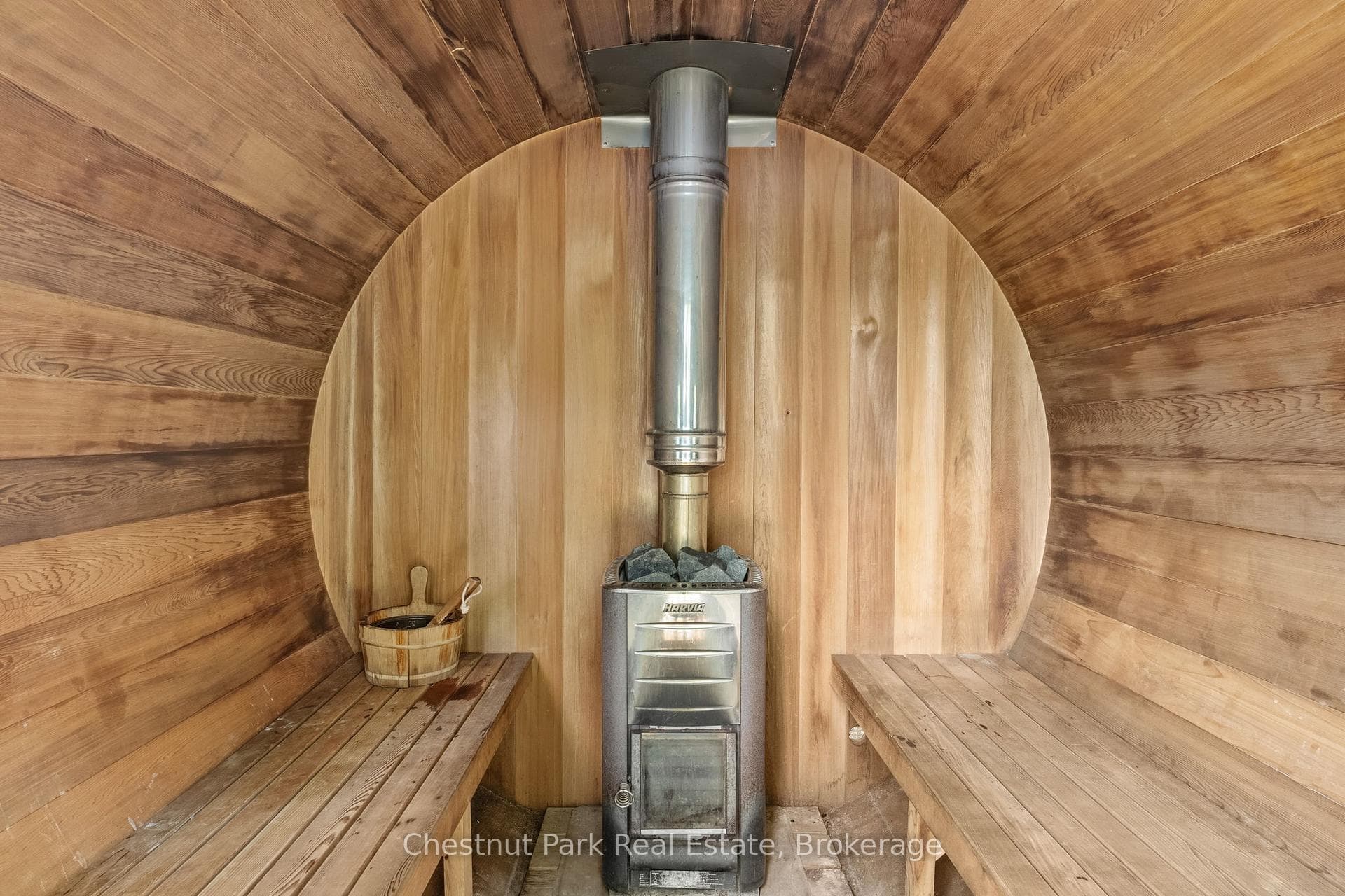 1071 STRACHAN POINT Road photo 26