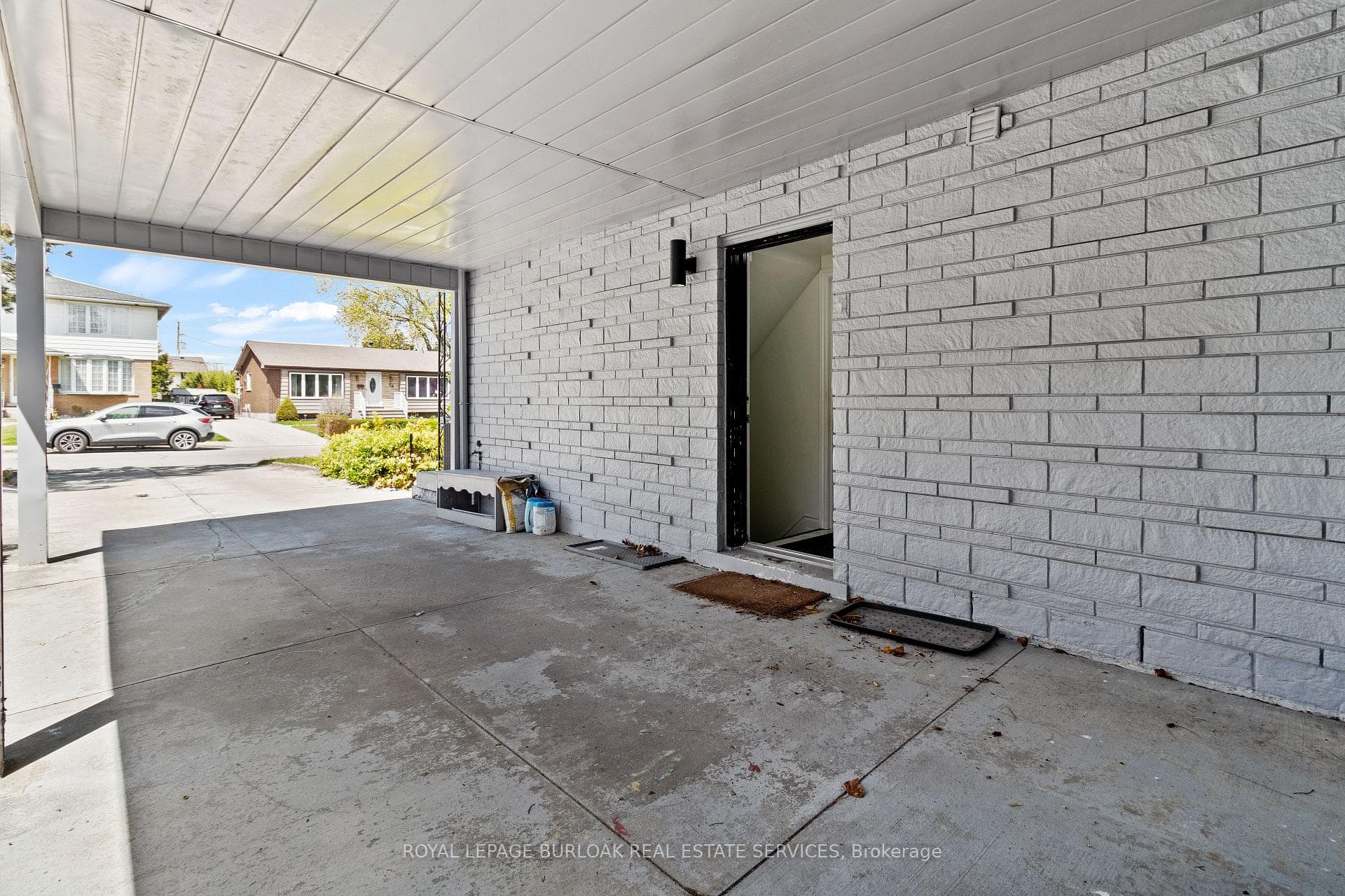 61 Goldfinch Road Unit LOWER photo 4