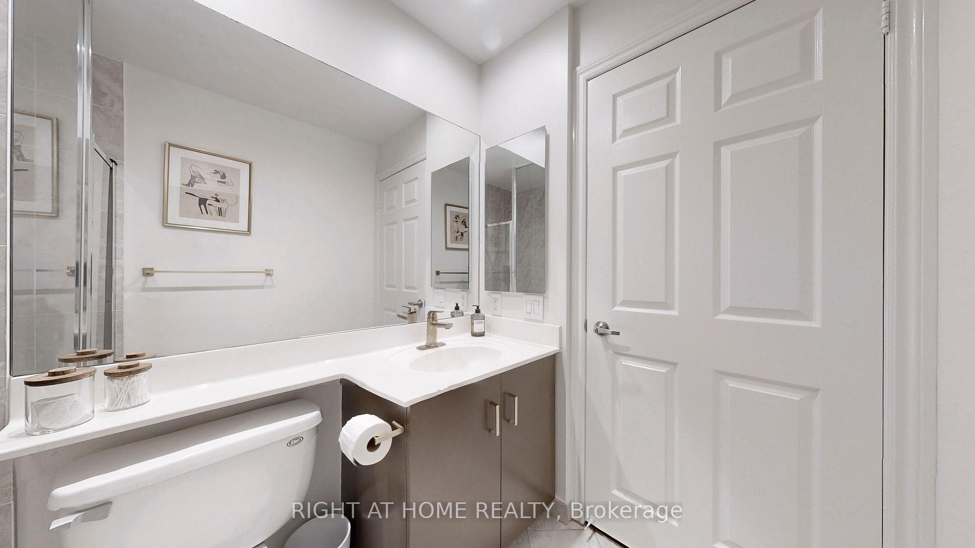 250 Wellington Street Unit PH26 photo 28