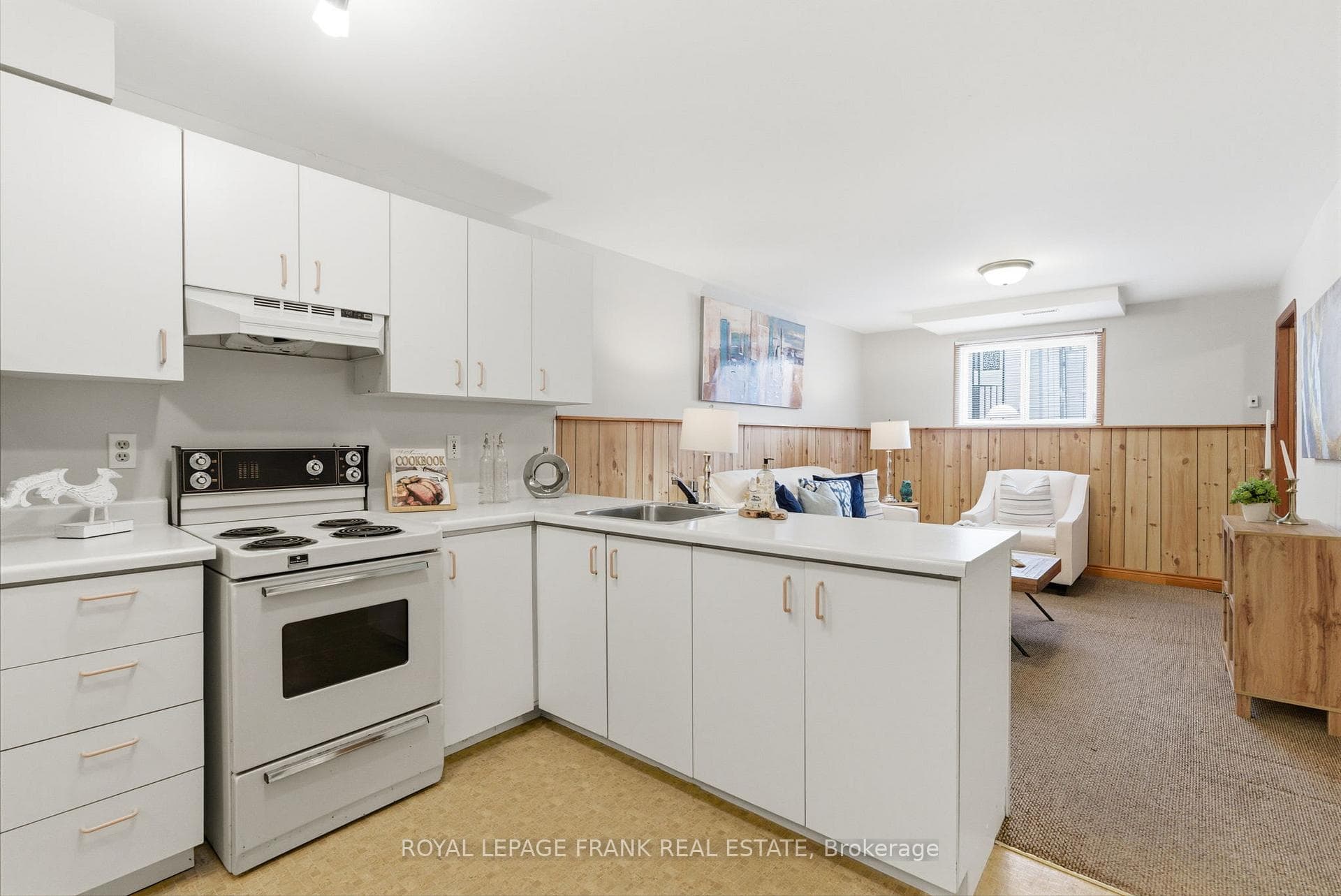 102 Turnberry Crescent photo 19