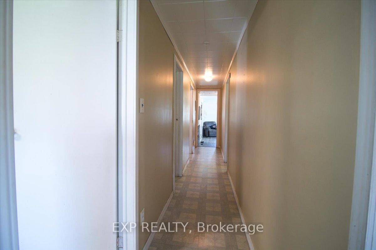 252 Queen Street photo 14
