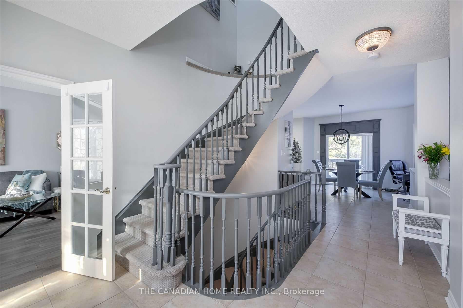 18 Silvercreek Crescent Unit Upper photo 29