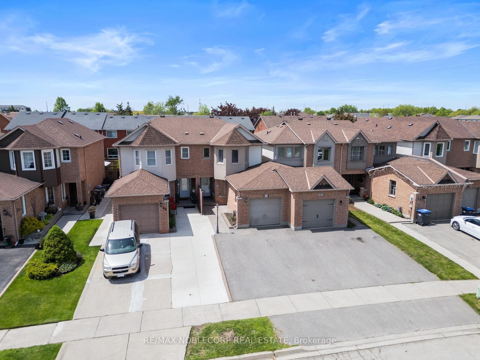 44 Hanton Crescent photo 3