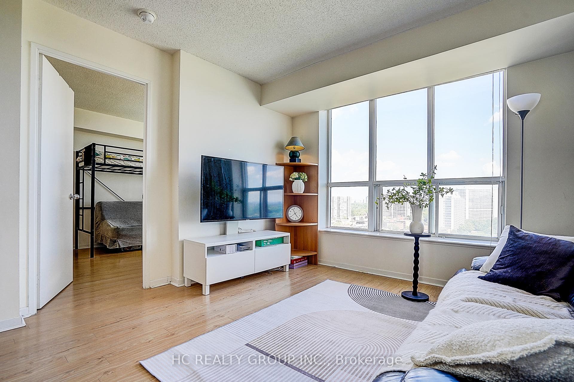 21 Overlea Boulevard Unit 1602 photo 6