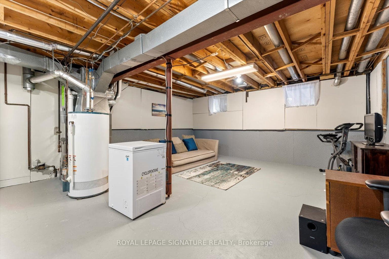 858 Hyland Street photo 25