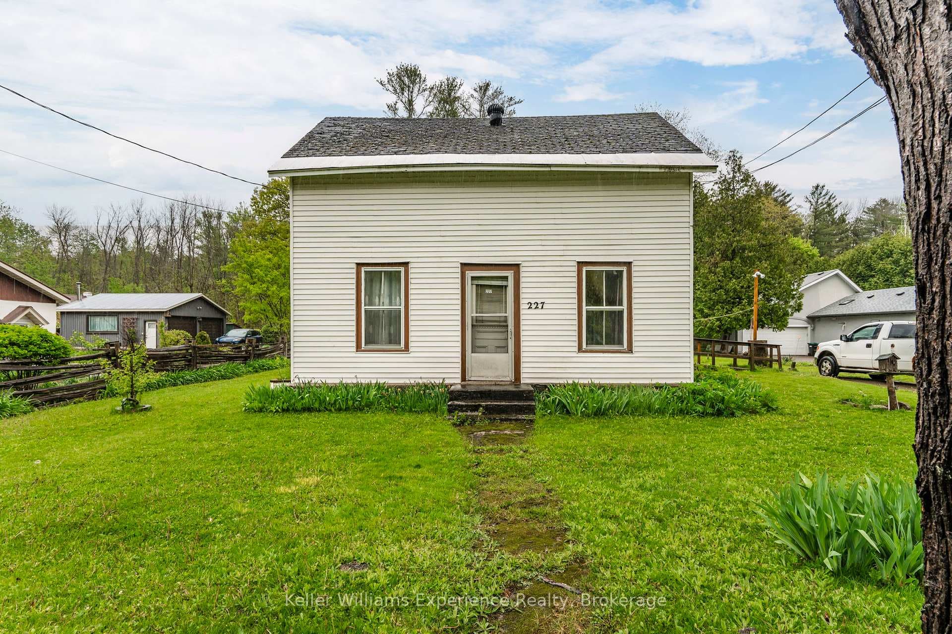 227 Fox Street photo 2