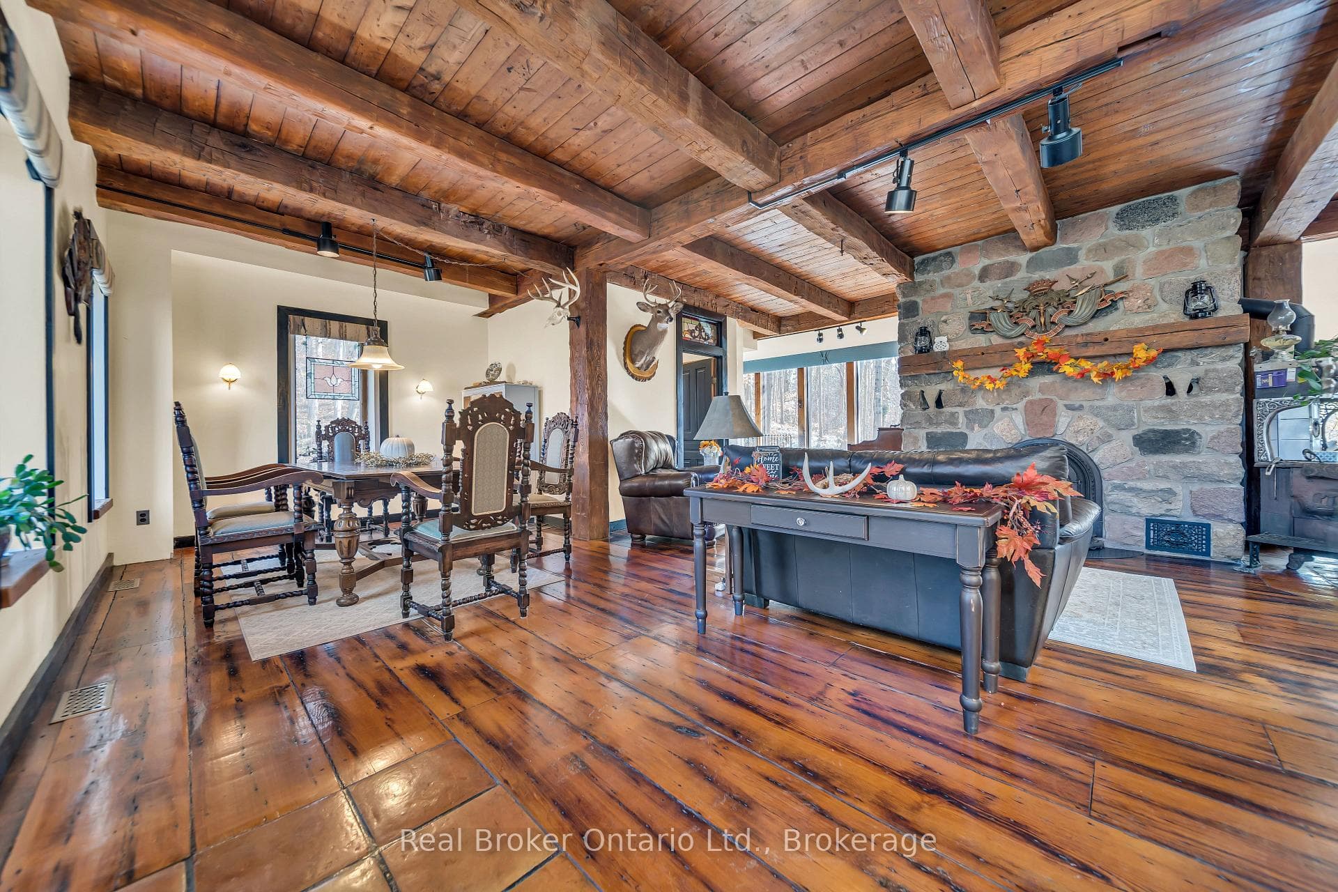 4766 Hyndman Drive photo 5