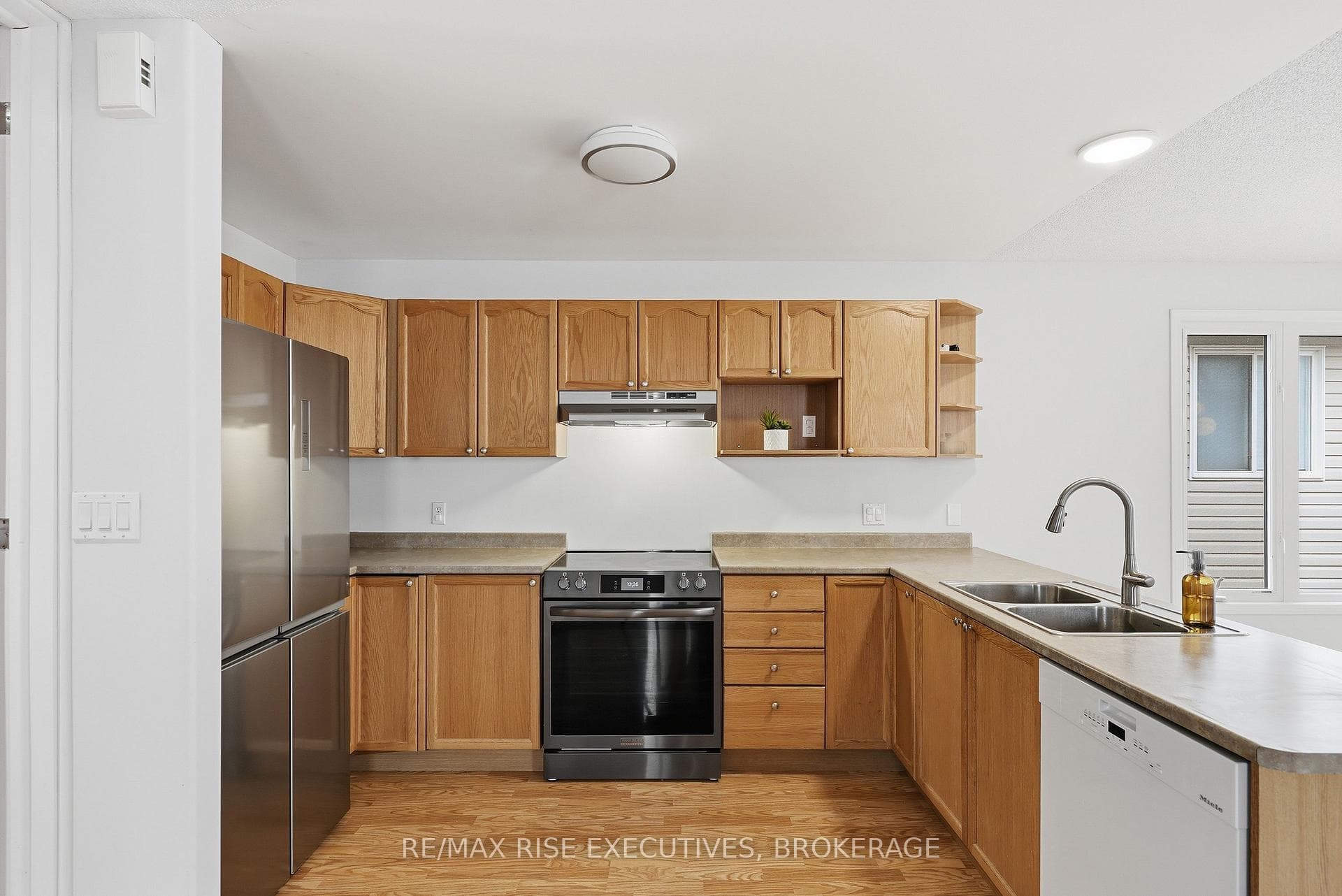 926 Bluffwood Avenue photo 8