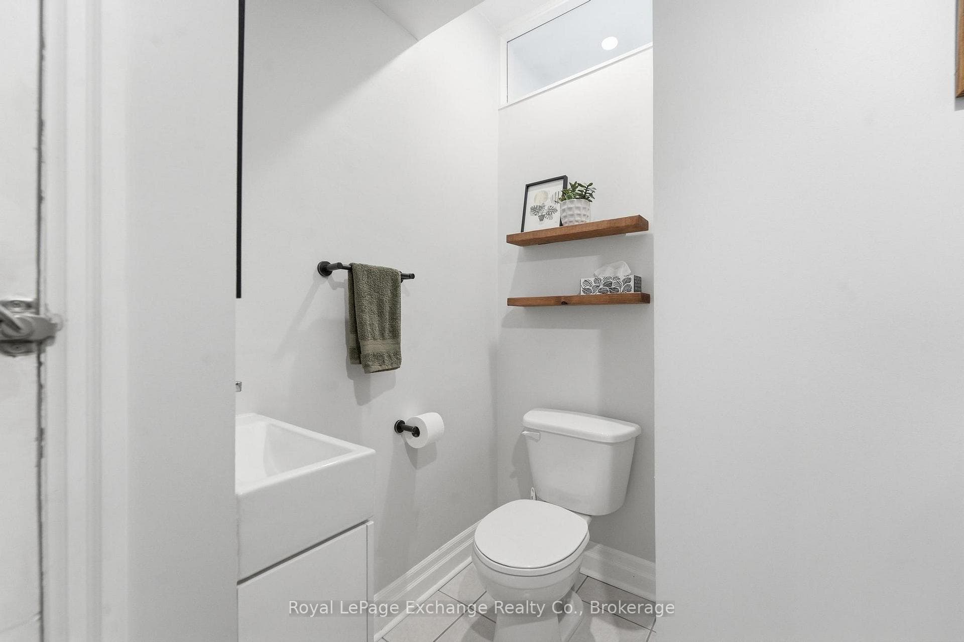 544 Queen Street photo 20