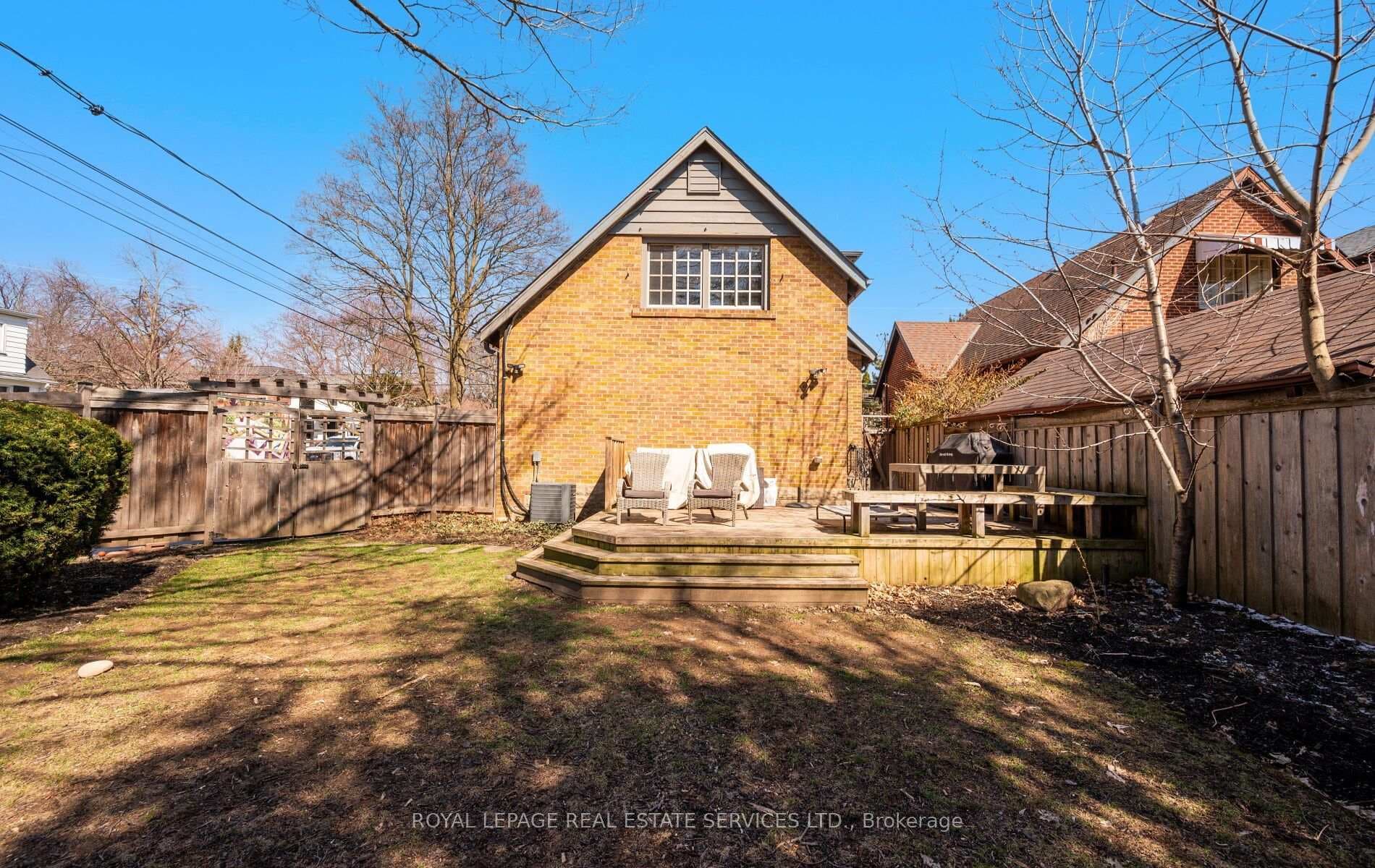 60 Thompson Avenue photo 48