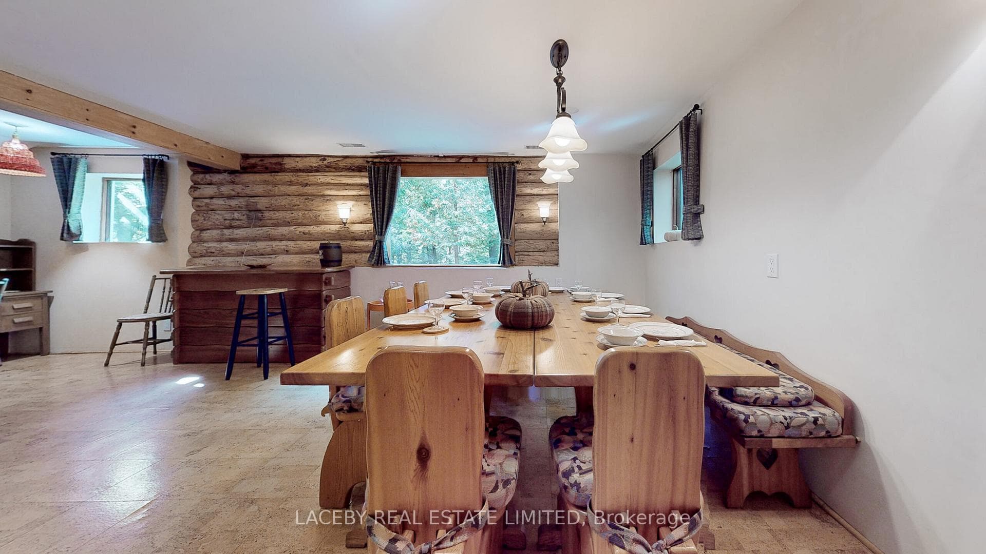 2145 16th Side Road photo 6
