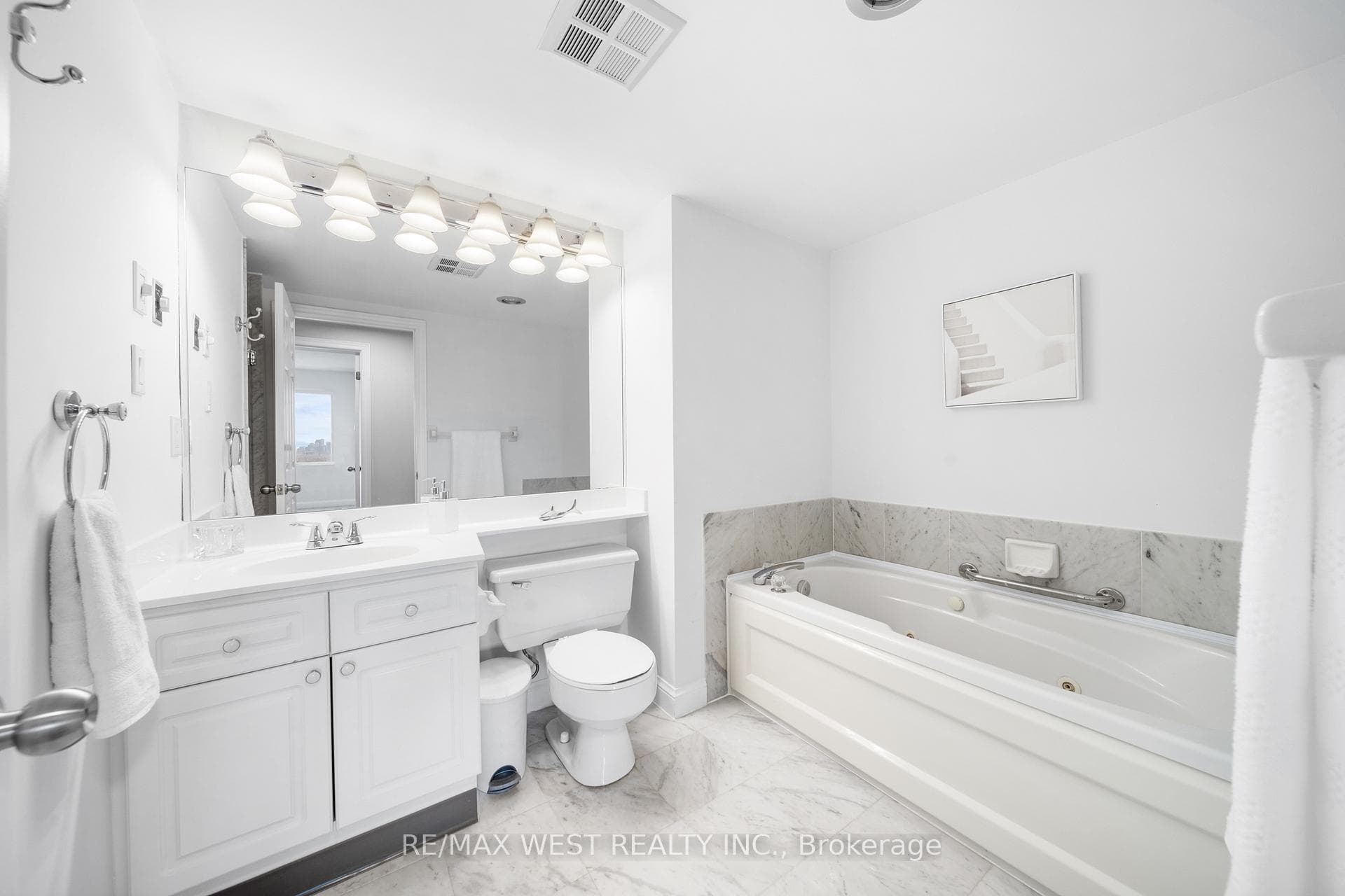 101 Subway Crescent Unit PH302 photo 15