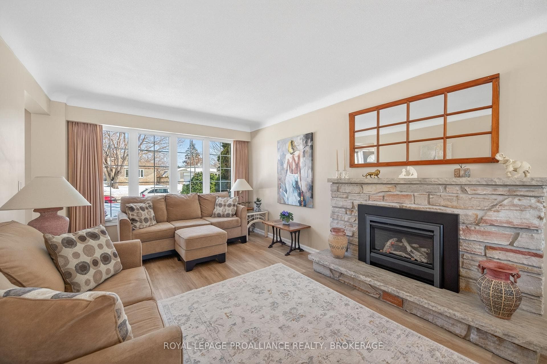 745 Sussex Boulevard photo 7