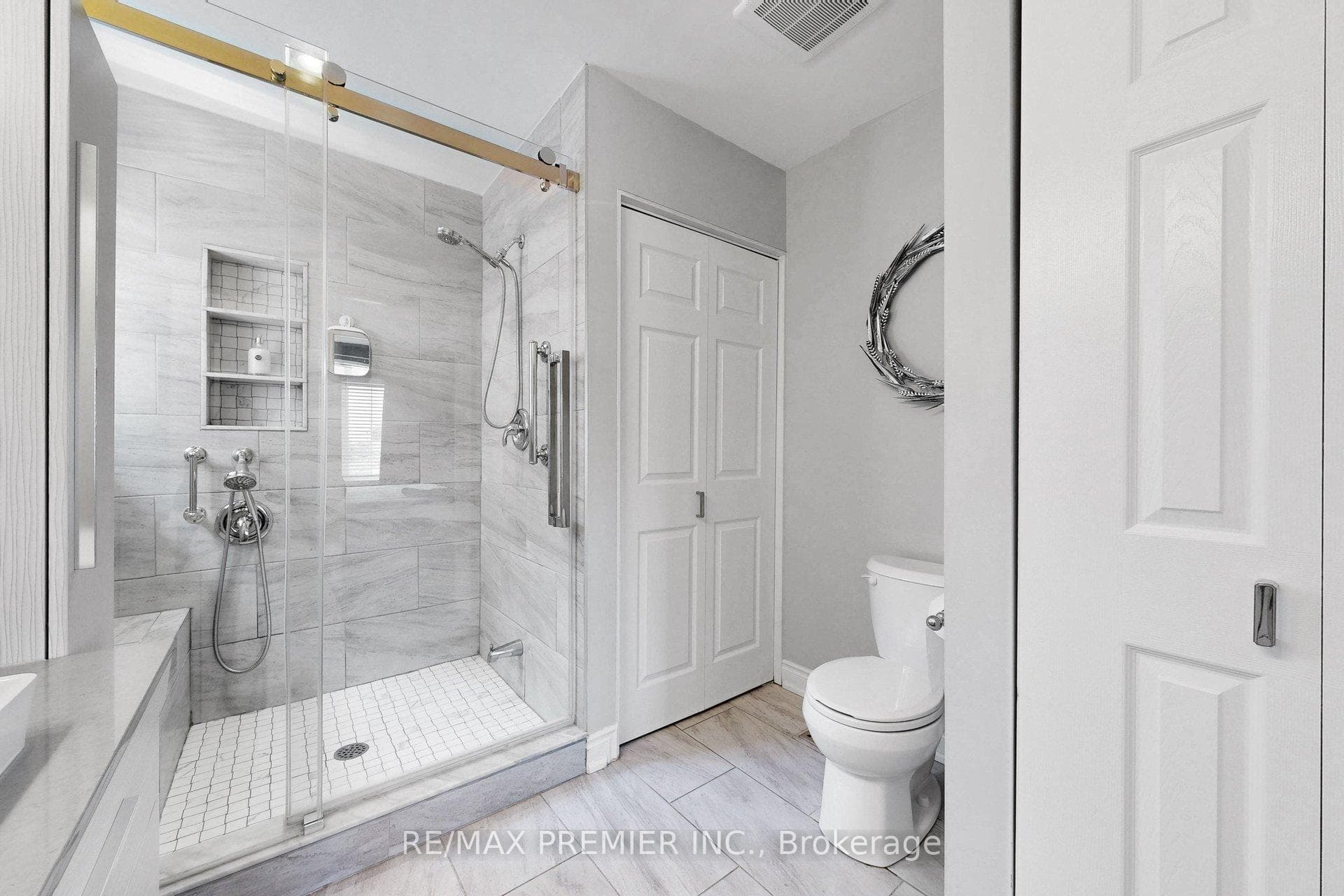 124 Kingsview Drive photo 22