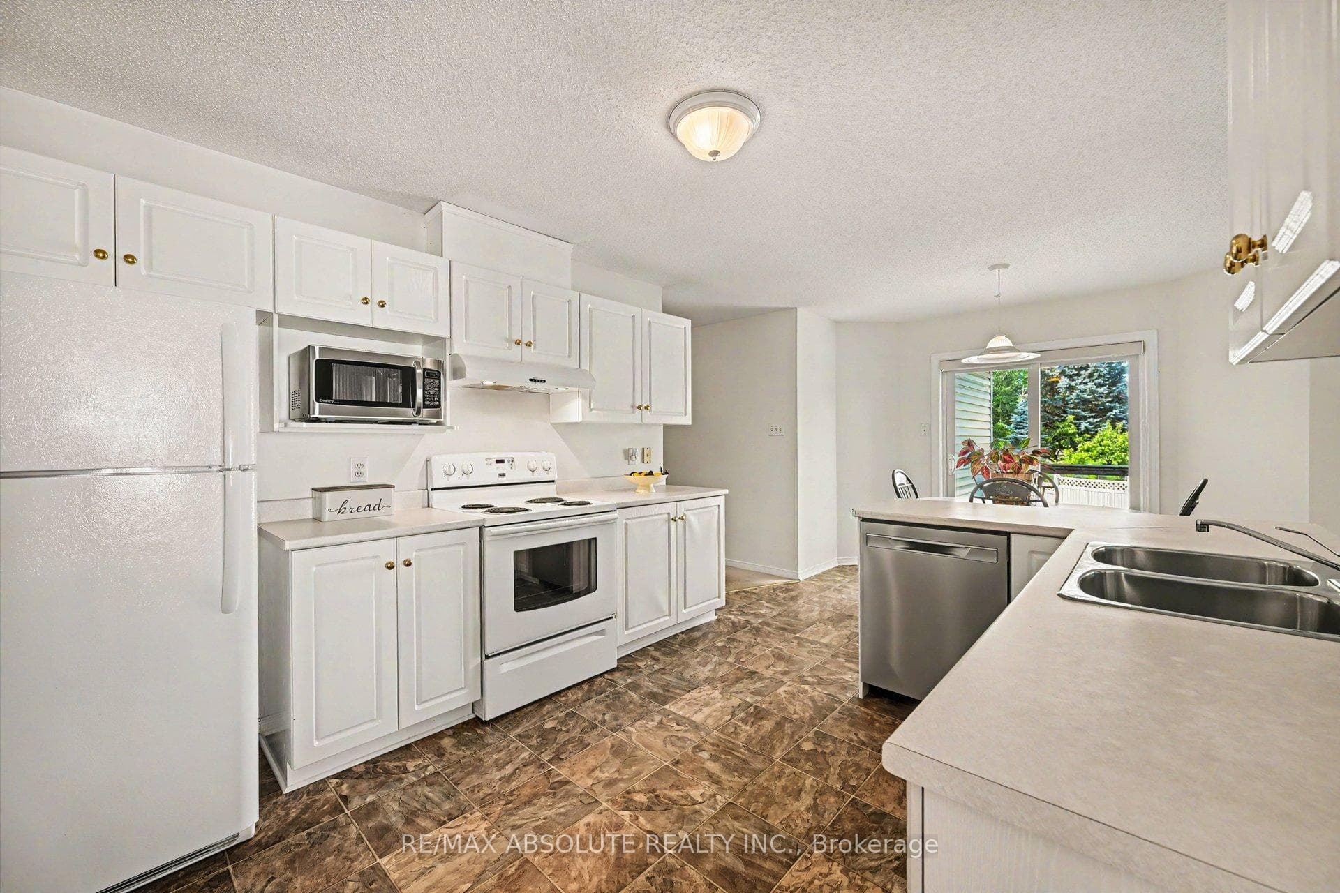 1 River Ridge Crescent photo 12