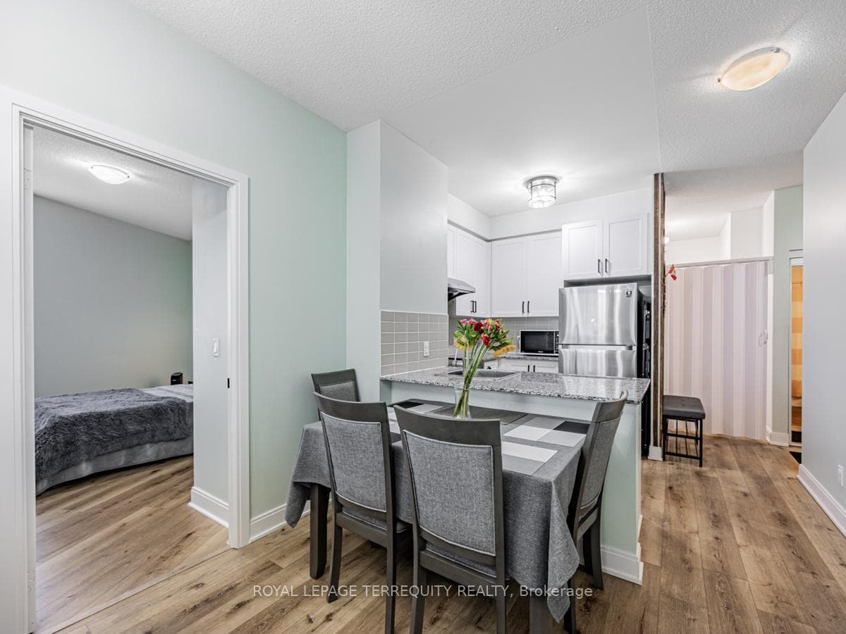 125 Village Green Square Unit 310 photo 8