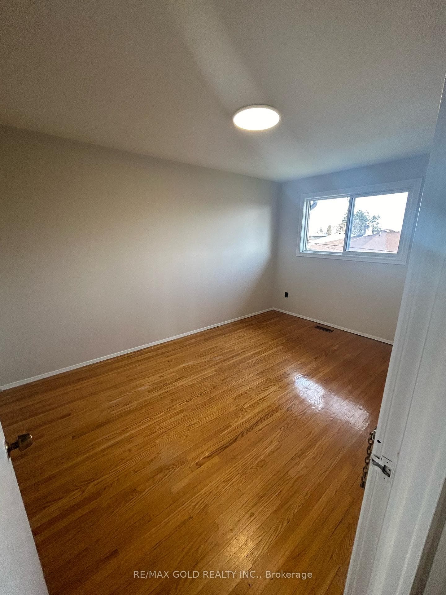 19 Argyle Crescent photo 7