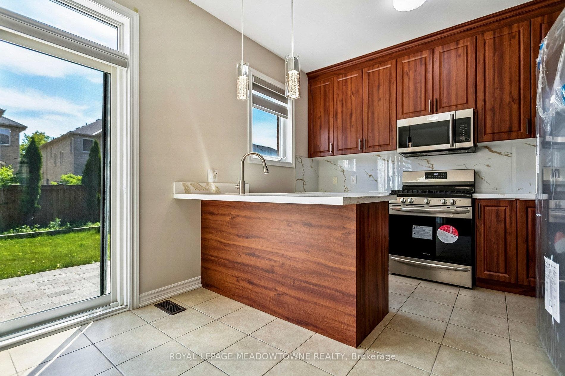15 Learmont Avenue Unit Upper photo 17