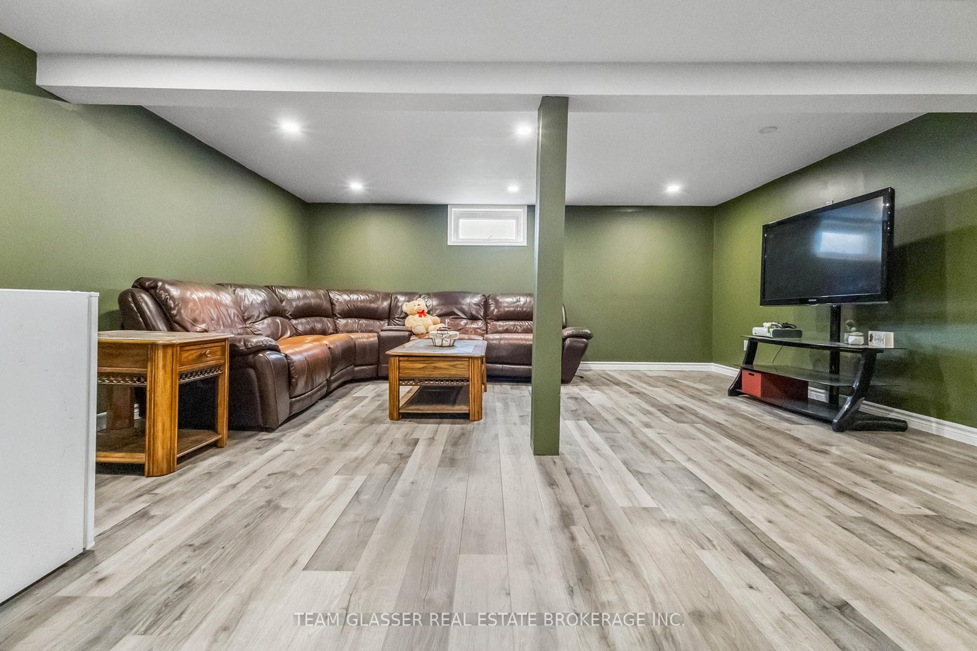 246 MCKELLAR Street Unit A photo 40