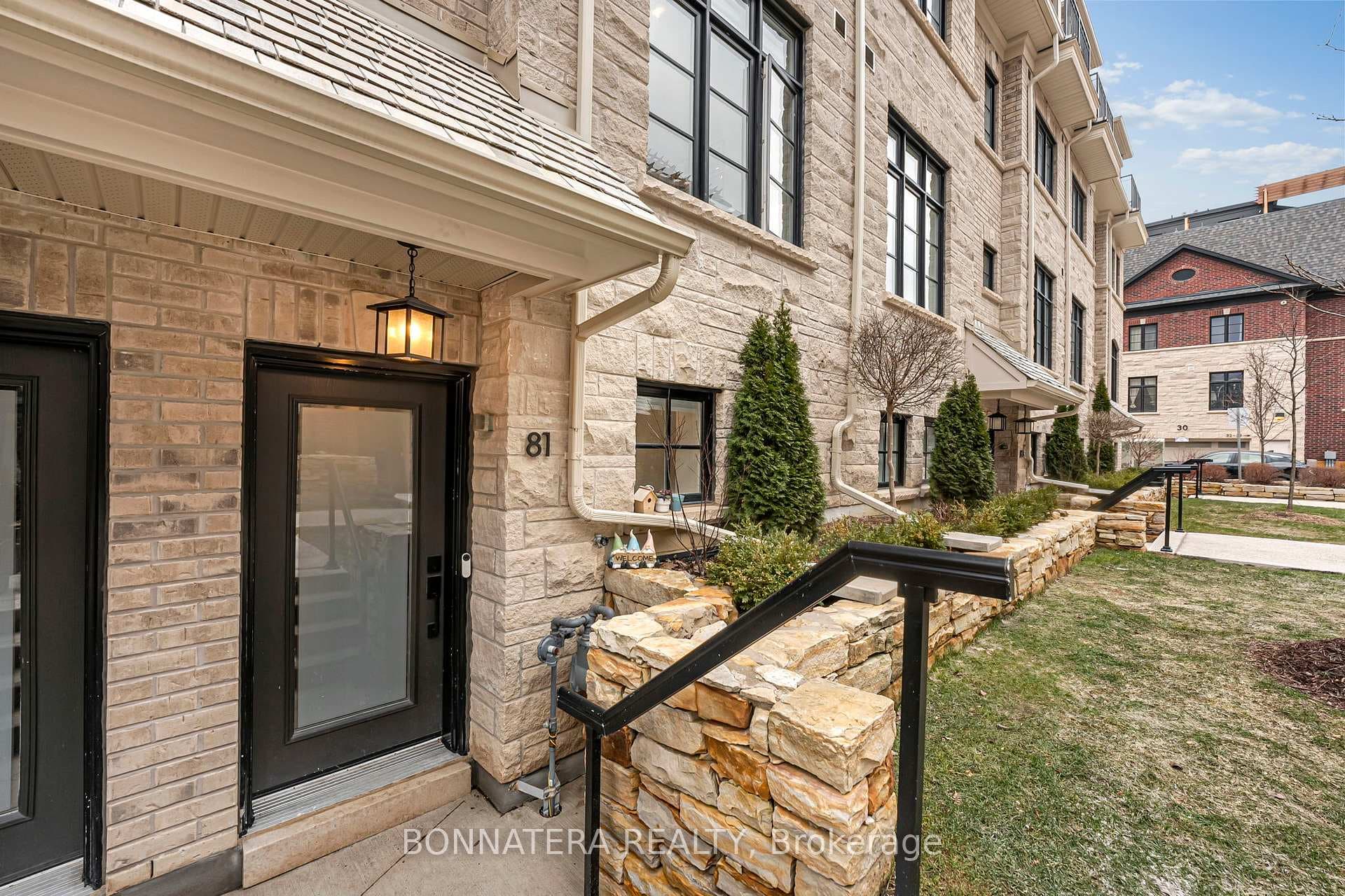 15 Lunar Crescent Unit 81 photo 3