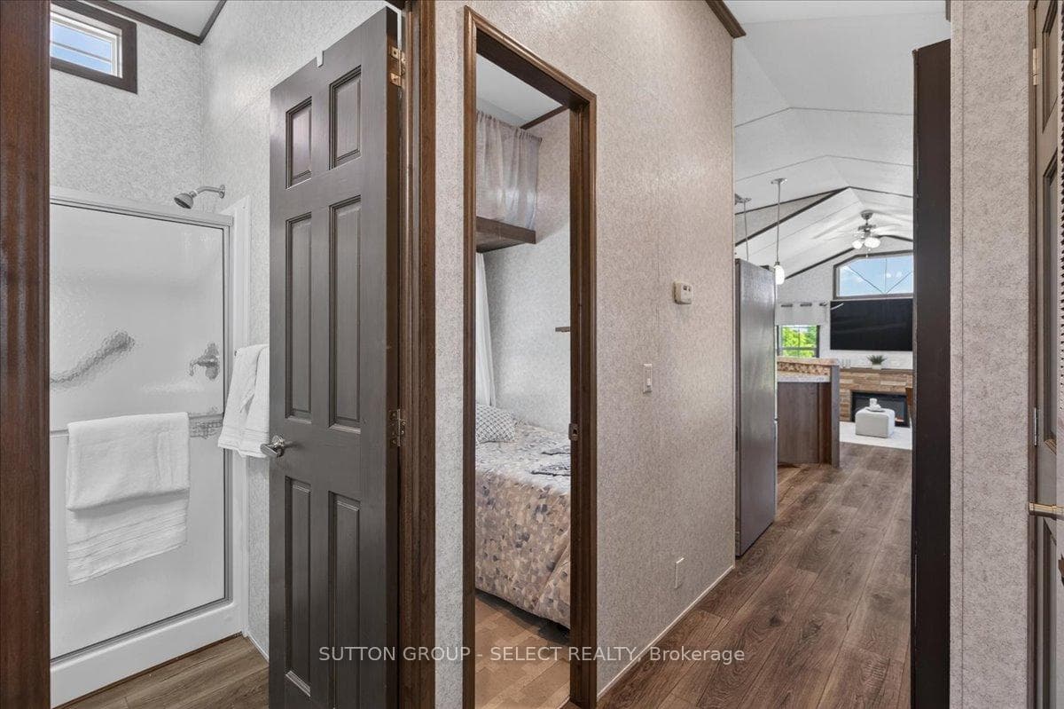 8685 Rock Glen Road Unit 402 photo 18