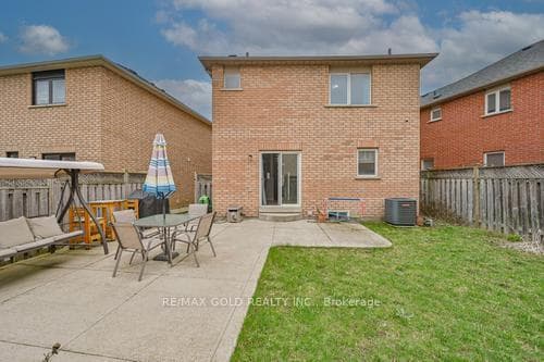 116 Heartleaf Crescent photo 37