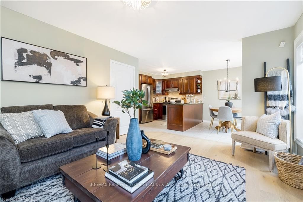 1651 GOWLING Terrace photo 12