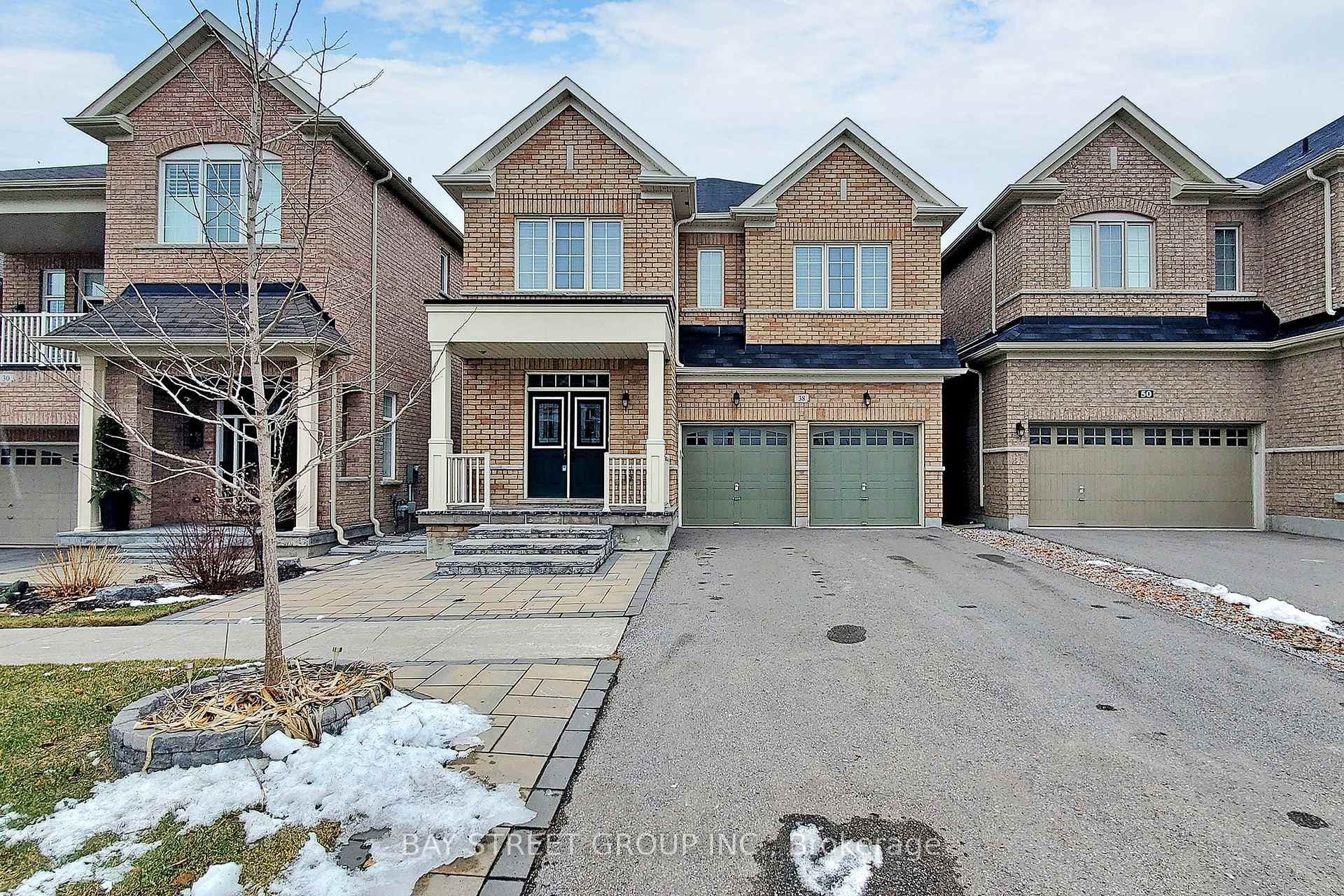 38 Russell Parker Crescent photo 3