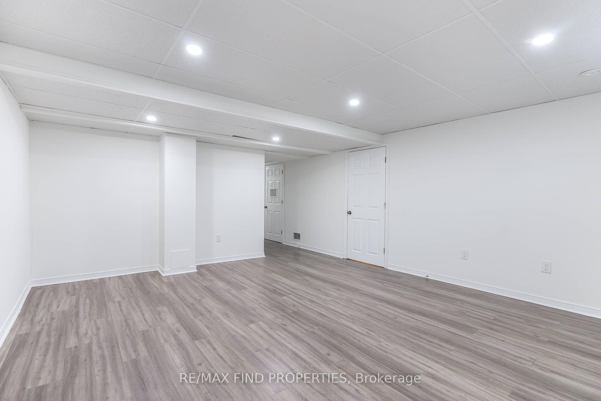930 Hasselfeldt Heights photo 34