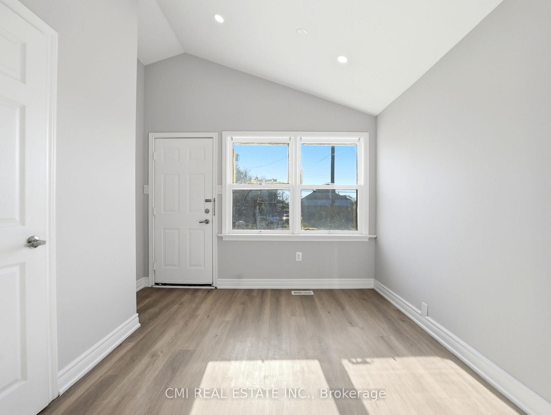 86 Adair Avenue photo 8