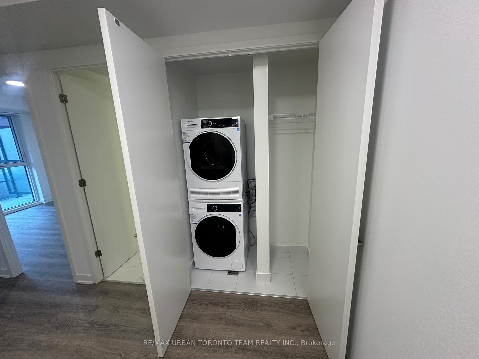 180 Front Street Unit 819 photo 12