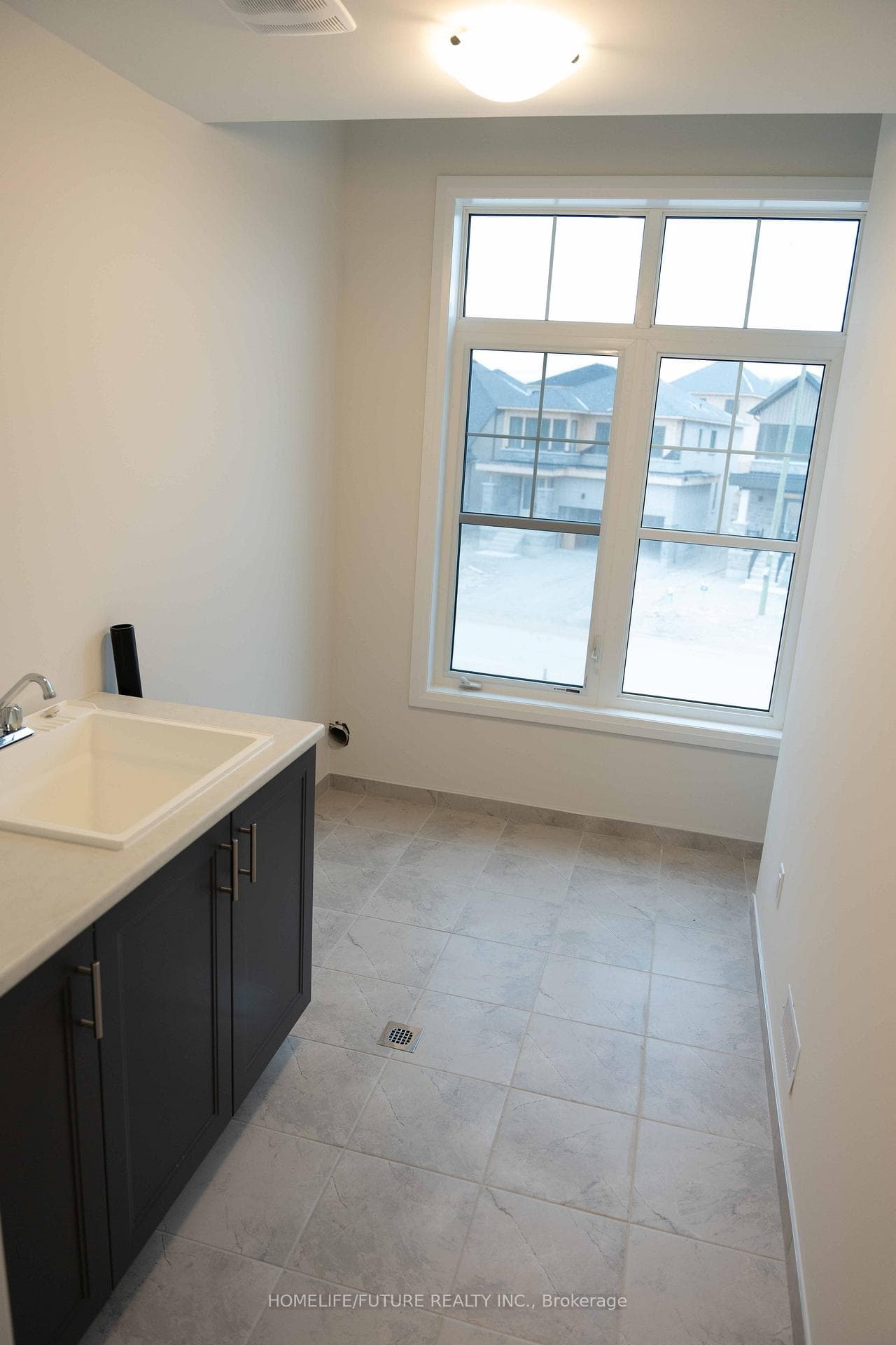 77 Federica Crescent photo 14