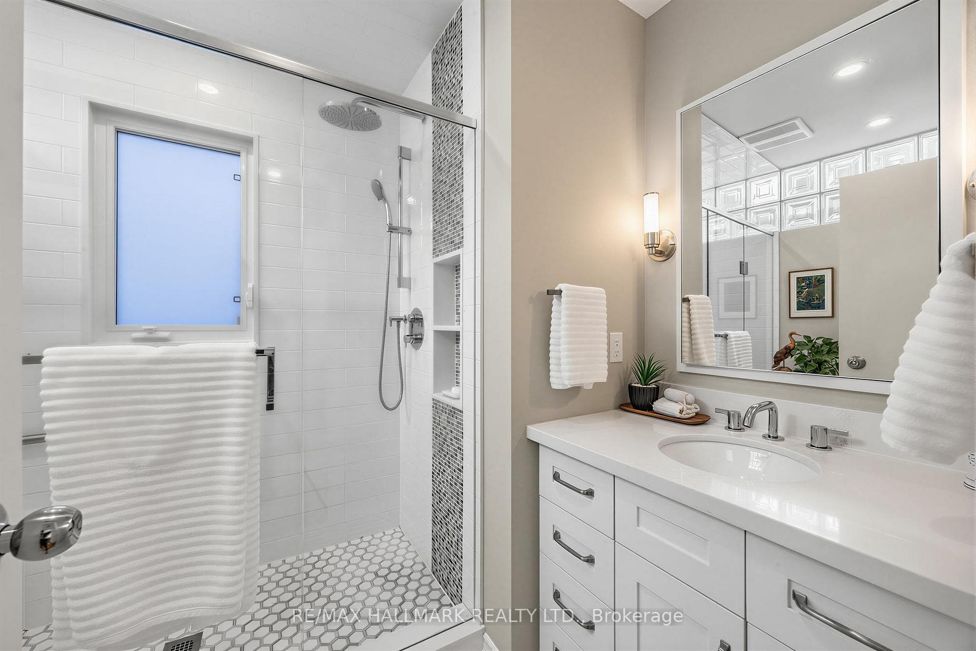 16 Crestland Avenue photo 17