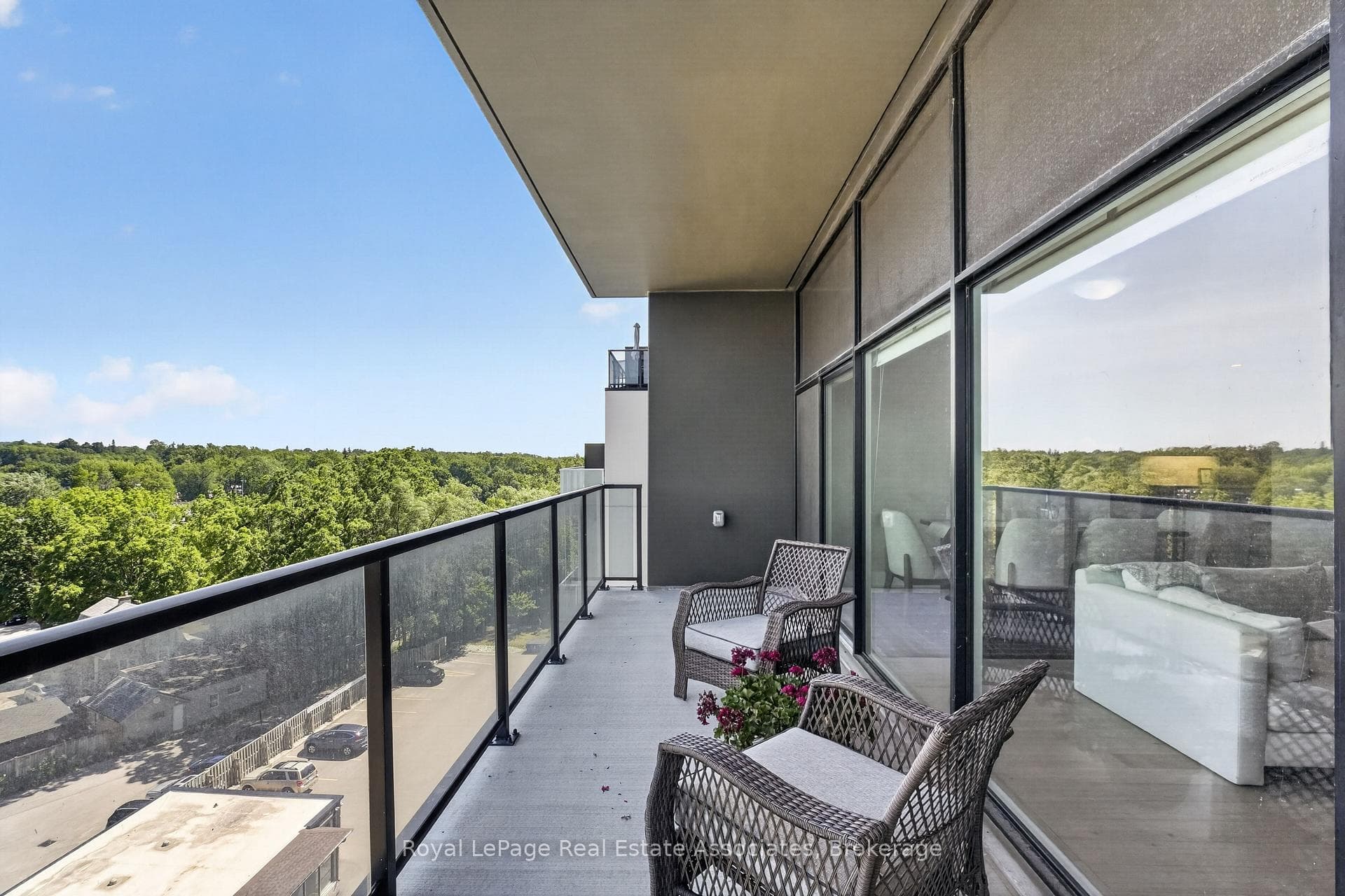 71 Wyndham Street Unit 612 photo 17
